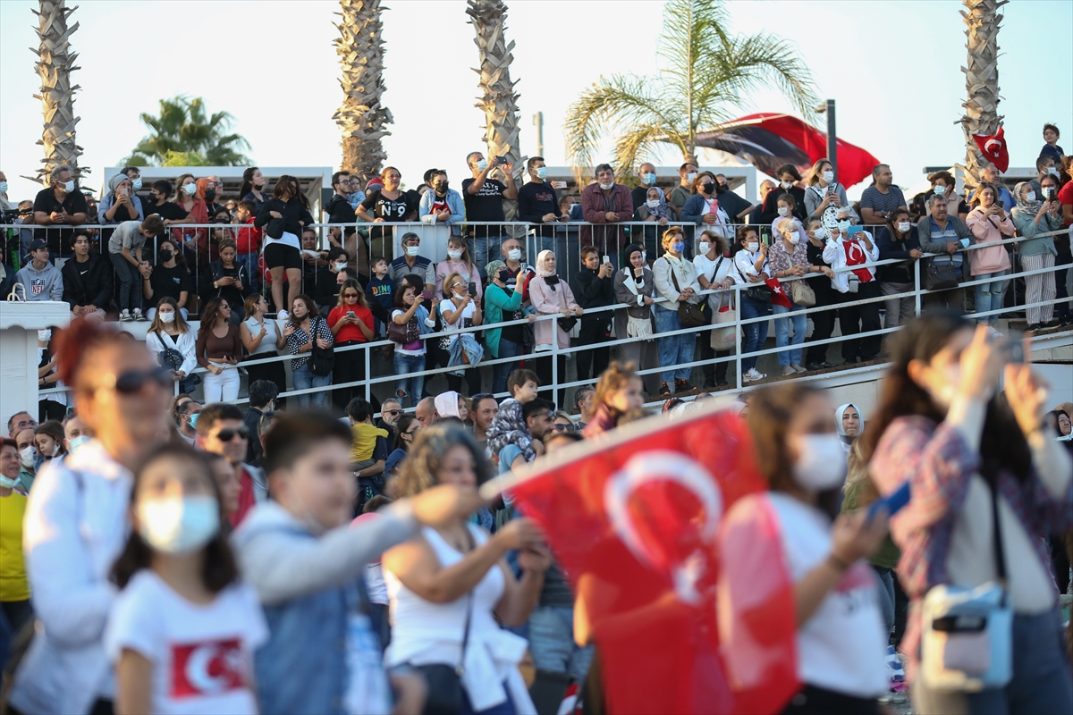SOLOTÜRK, Antalya semalarında gösteri yaptı