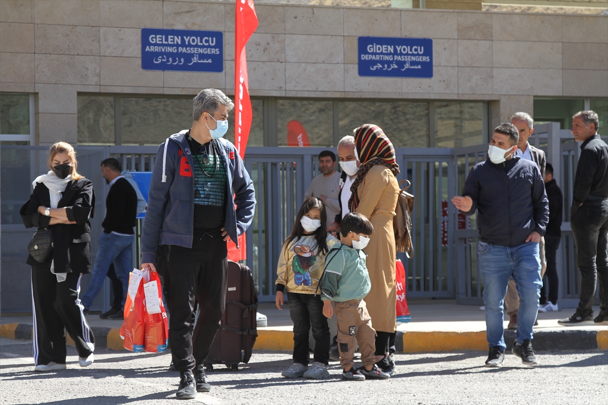 Tamamen açılan Van'daki Kapıköy Gümrük Kapısı'nda İranlı turist hareketliliği