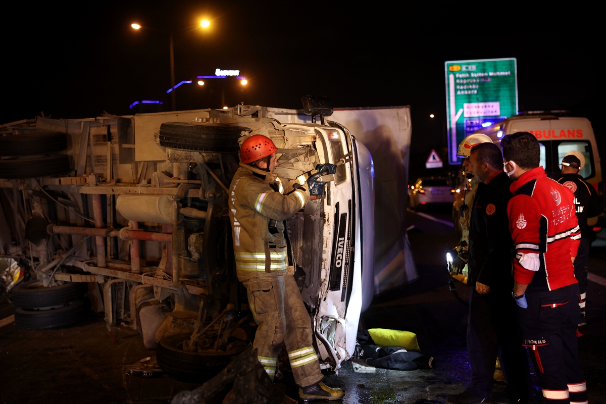 Tem Otoyolu'nda trafik kazasında 4 kişi yaralandı