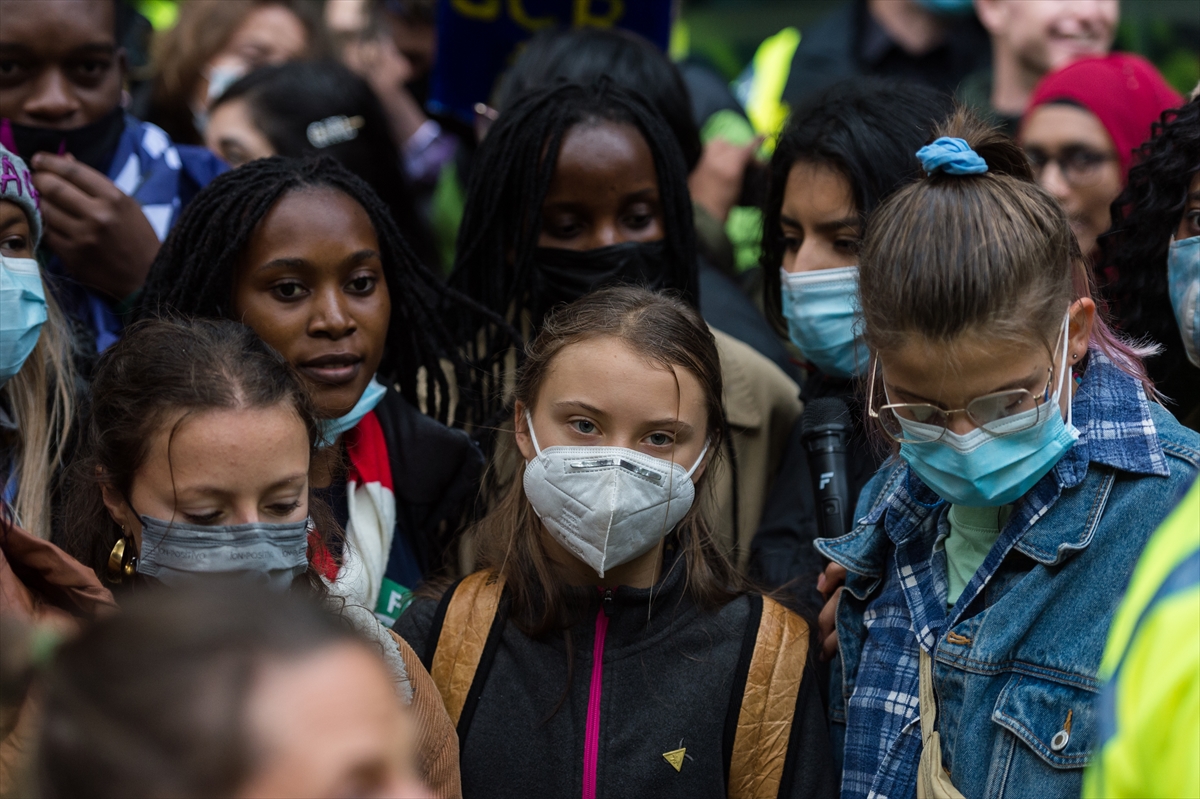 Londra'da çevreci gençler, BM İklim Zirvesi öncesi gösteri düzenledi