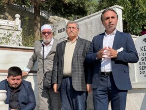 - Hayattayken dini, ahlaki, sosyal konuları eserlerine ve sahne hayatına