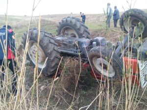 TOKAT (AA) – Tokat'ın Erbaa ilçesinde devrilen traktörün sürücüsü yaşamını