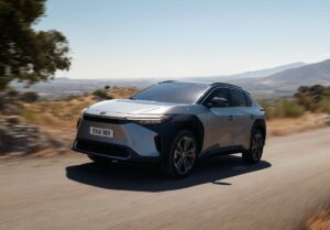 -bZ4X, markanın bataryalı elektrikli araçları olan bZ ürün gamının ilk