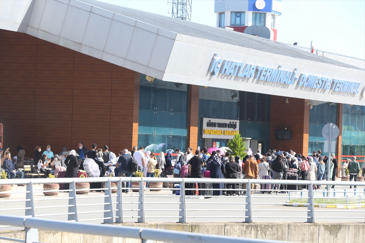 Trabzon Havalimanı'na inen uçak için bomba ihbarı yapıldı