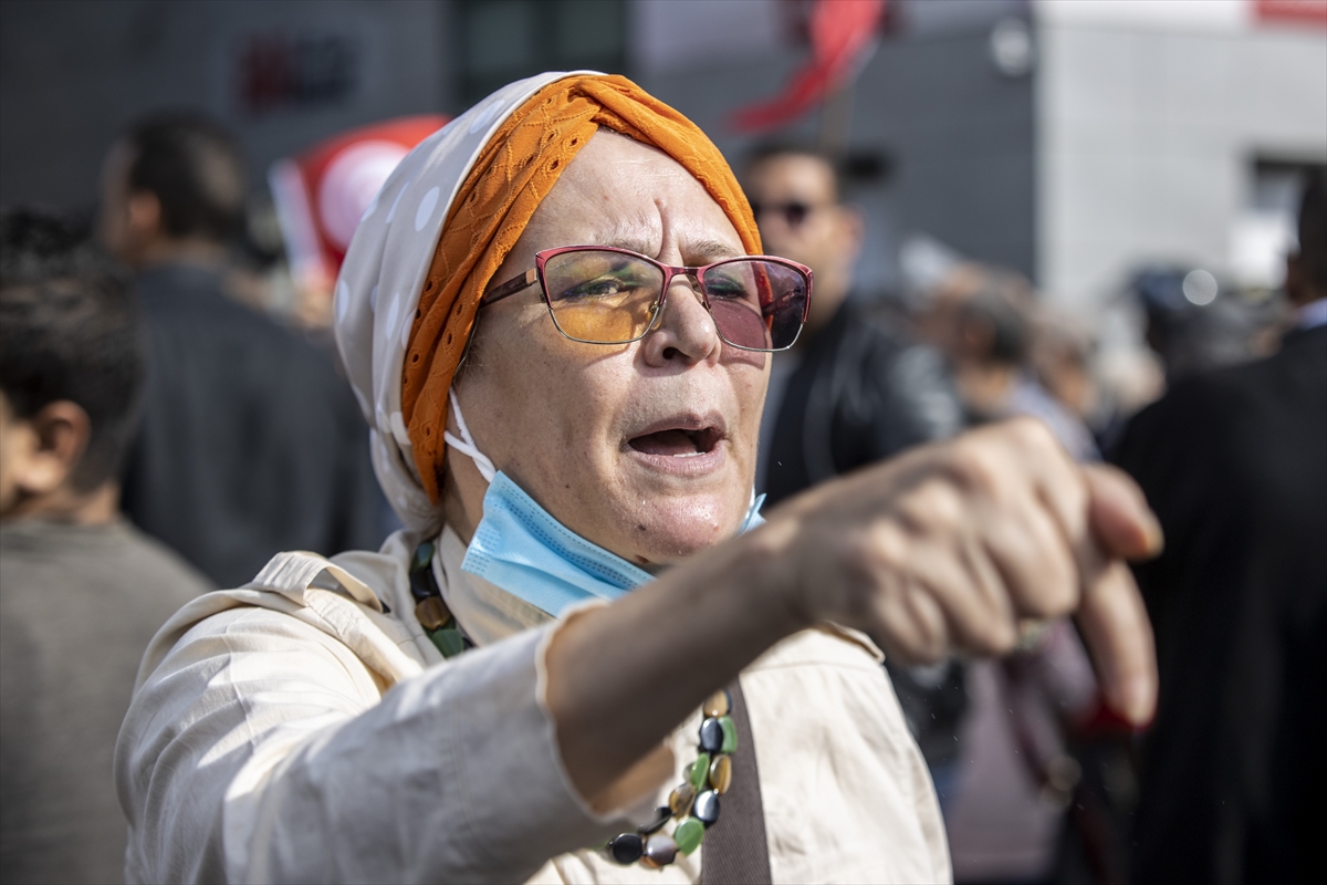 Tunus’ta Cumhurbaşkanı Kays Said'in “olağanüstü yetki kararları” protesto ediliyor