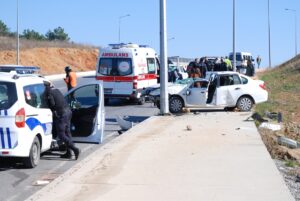 İSTANBUL (AA) – Tuzla'da otomobilin devrilmesi sonucu yaralanan 2 kişi