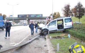 İSTANBUL (AA) – Ümraniye'de 3 aracın karıştığı trafik kazasında 4
