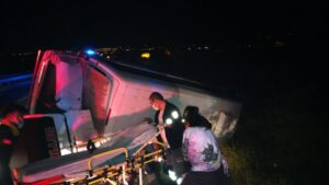 UŞAK (AA) – Hatay'dan düğün için İzmir'e gidenleri taşıyan minibüsün