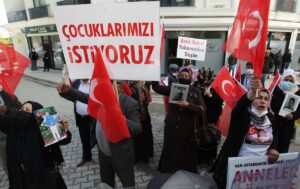 VAN (AA) – Van'da çocuklarının dağa kaçırılmasından HDP'yi sorumlu tutan