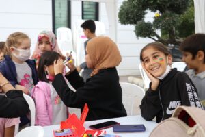 YALOVA (AA) – Yalova'nın Altınova ilçesinde "Evrensel Çocuk Film Festivali"