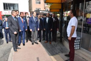 - "Bizim diğer partilerden farkımız elimizde kapı gibi iş bitirme