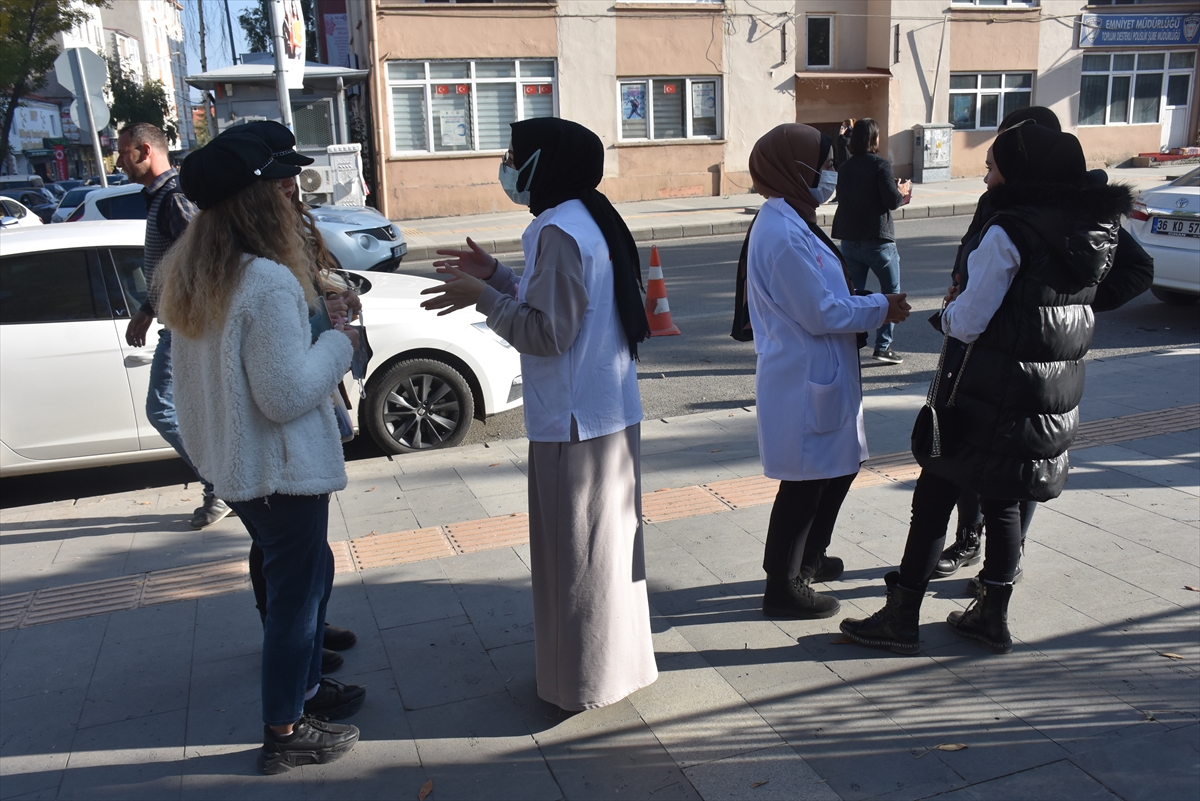 Yeryüzü doktorları, Kars'ta meme kanseri konusunda vatandaşları bilgilendirdi