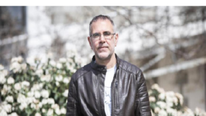 Yapay öğrenme ve teorik fizik alanında çalışan araştırmacı Arkadaş Özakın,