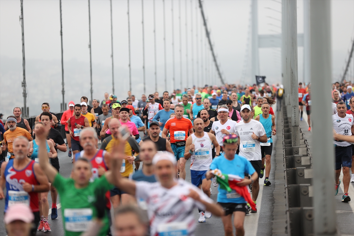 İSTANBUL (AA) – 43. İstanbul Maratonu'nun startını veren İstanbul Büyükşehir