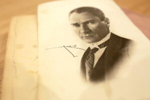 Antalya’da, Gazi Mustafa Kemal Atatürk’ün Osmanlıca kaleme aldığı 95 yıllık