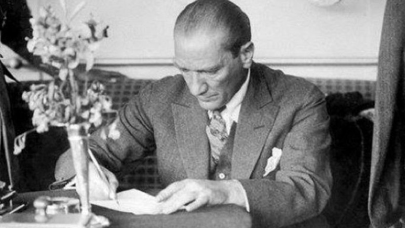 Atatürk kimdir?