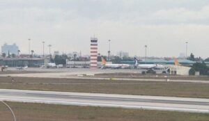 ADANA (AA) – Adana Havalimanı pistine girerek trafiği tehlikeye sokan