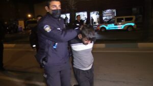 ADANA (AA) – Adana'da polisin "dur" ihtarına uymayan şüpheli, kovalamaca