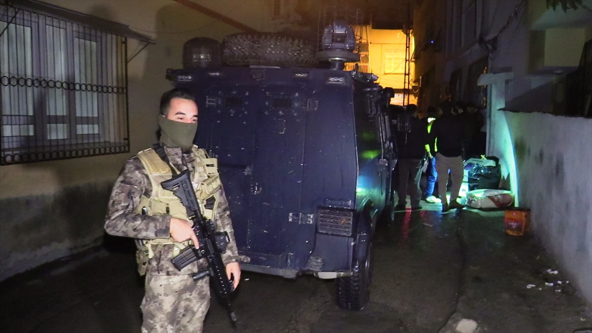 Adana'da iki aile arasında silahlı kavga: 3 yaralı