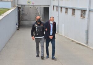 ADANA (AA) – Adana'da otomobilinde 3 kilo 950 gram esrar