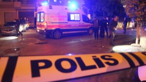 ADANA (AA) – Adana'nın merkez Seyhan ilçesinde, evinin önünde uğradığı