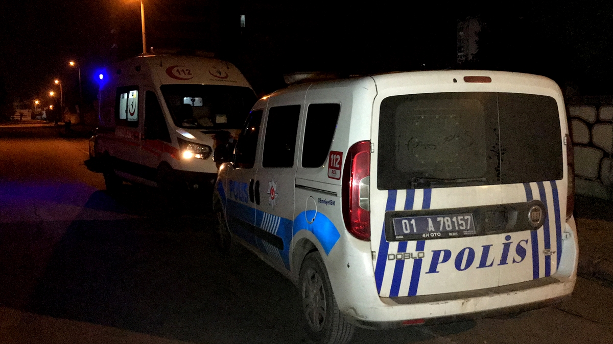Adana'da tartıştığı kişi tarafından bıçaklanan yaralı hastaneye kaldırıldı