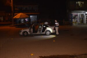 AFYONKARAHİSAR (AA) – Afyonkarahisar'ın Çıkrık beldesinde otomobile silahla ateş açılması