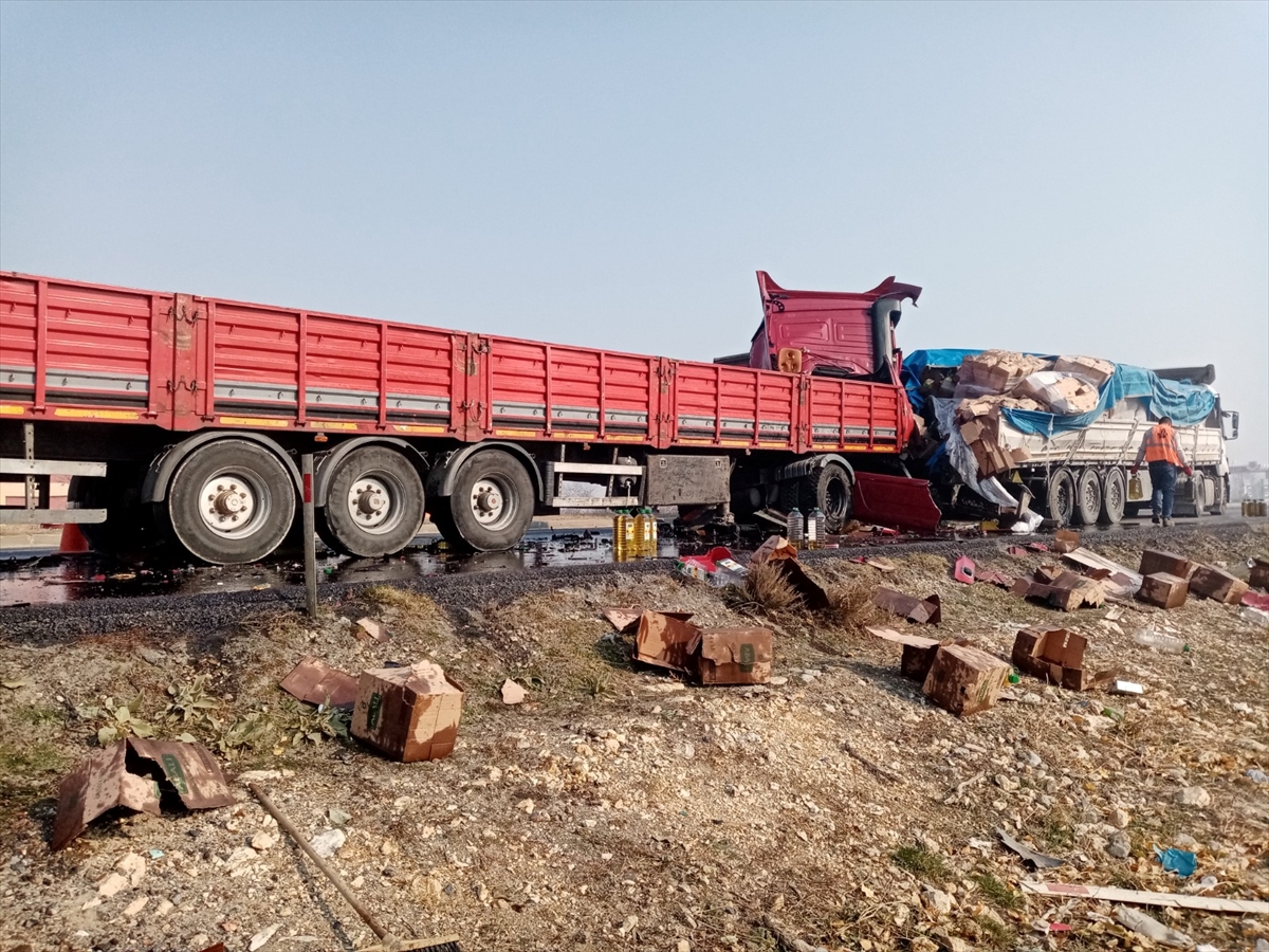 Afyonkarahisar'da sis nedeniyle 6 ayrı noktada meydana gelen trafik kazalarında 5 kişi yaralandı