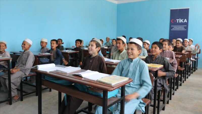 Afganistan’daki Maarif Okulları giriş sınavına 3 bin 500 öğrenci katıldı