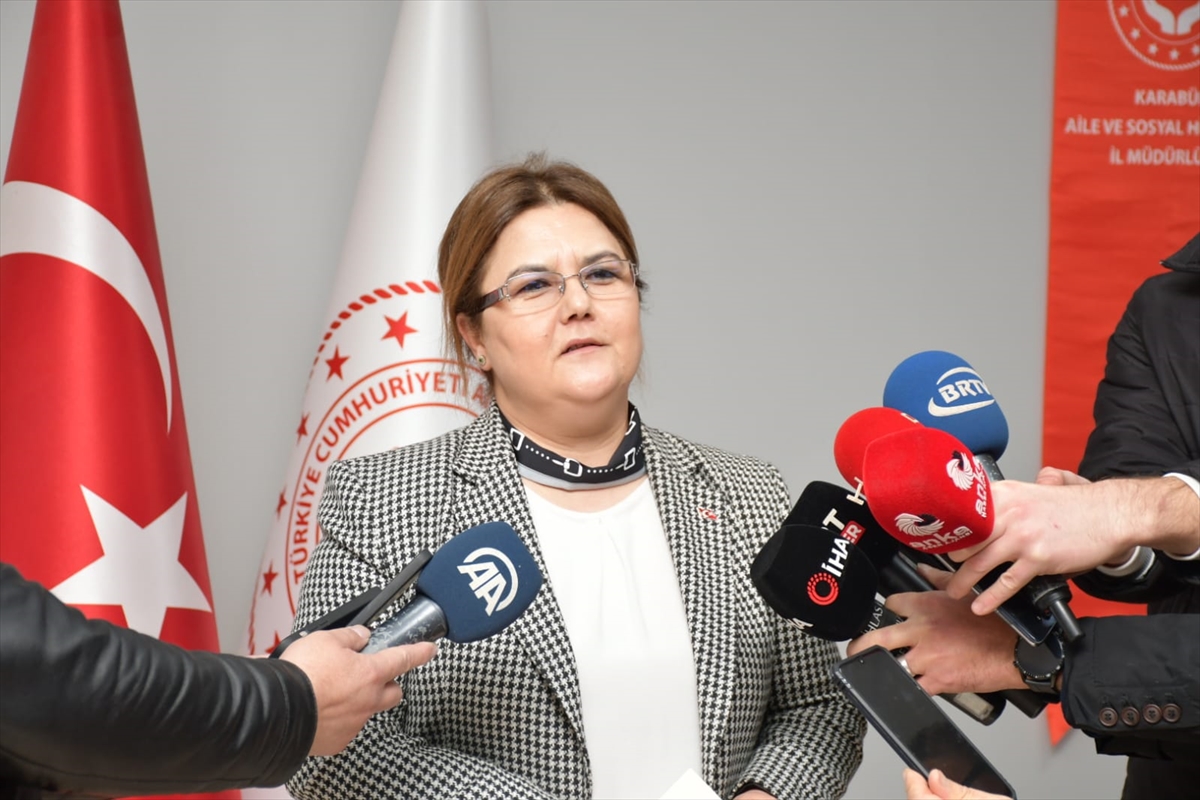 Aile ve Sosyal Hizmetler Bakanı Yanık, Karabük'te huzurevini ziyaret etti: