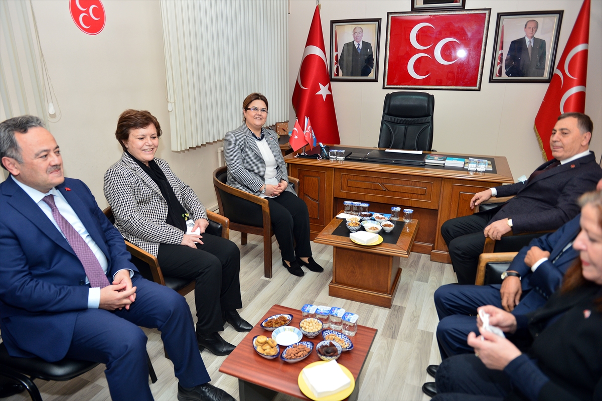 Aile ve Sosyal Hizmetler Bakanı Yanık, Karabük'te ziyaretlerde bulundu