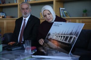 - "Siyasette muzdarip olduğumuz zaman zaman küfürlü dil, kaba söz;