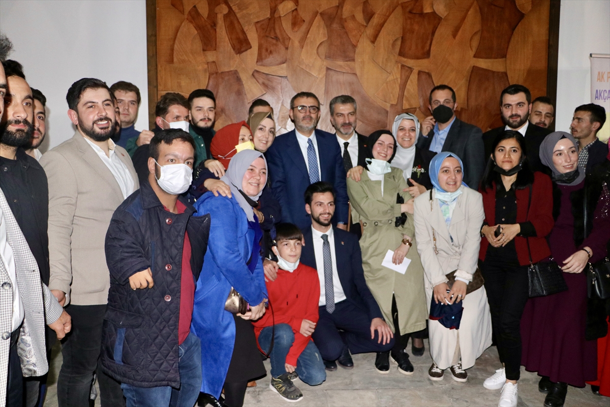 AK Parti Grup Başkanvekili Ünal, Trabzon'da gençlerle bir araya geldi: