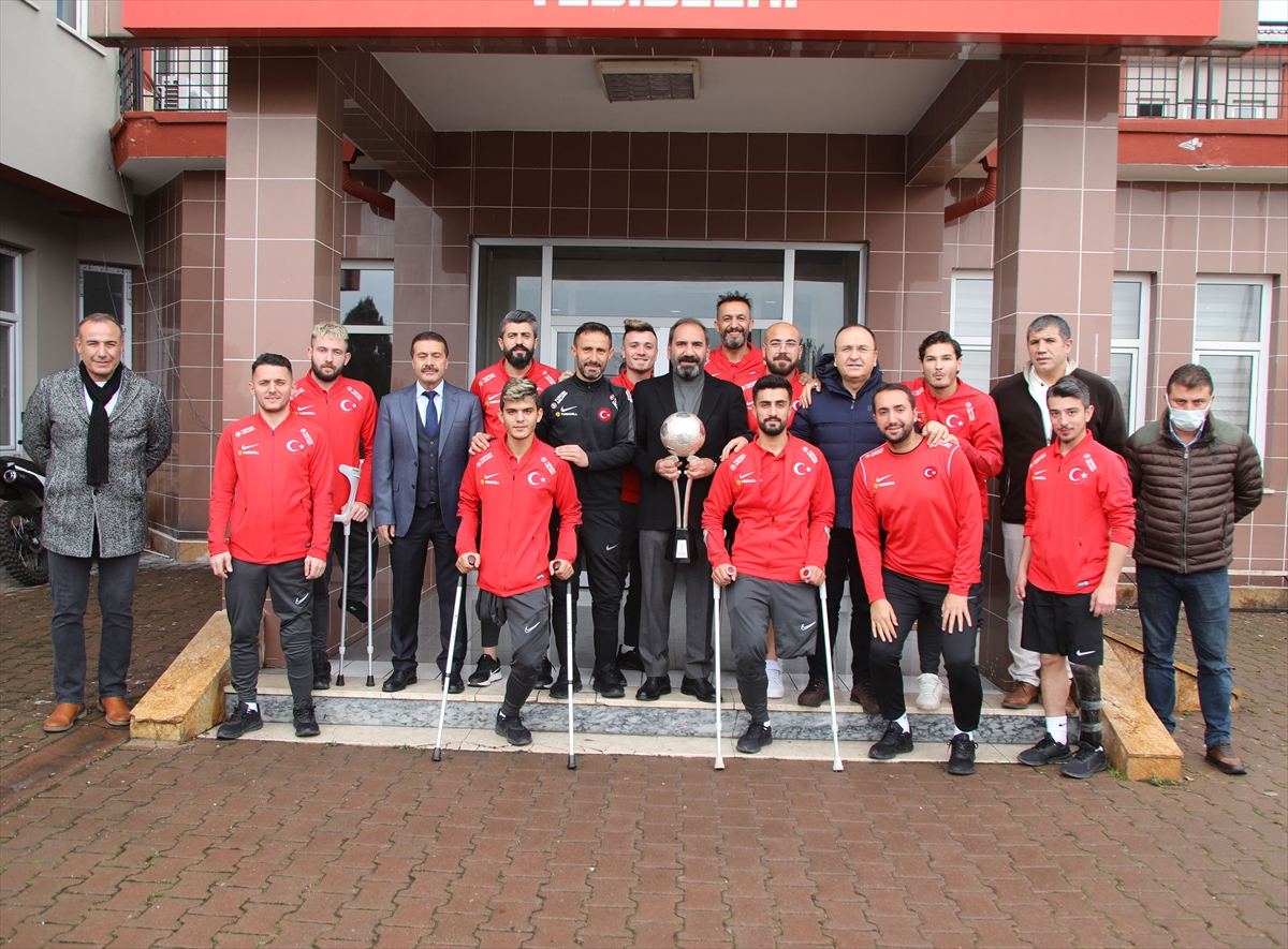 Ampute Milli Futbol Takımı, Sivasspor'u ziyaret etti