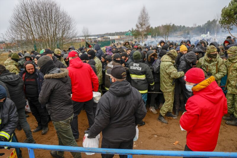 Belarus-Polonya sınırında AB’ye geçmeye çalışanlara sert müdahale