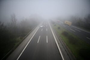 DÜZCE (AA) – Anadolu Otoyolu'nun Düzce geçişinde sis ulaşımı olumsuz