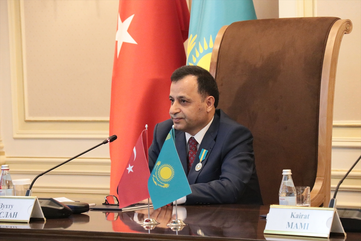 Anayasa Mahkemesi Başkanı Arslan'a Kazakistan’da devlet madalyası verildi
