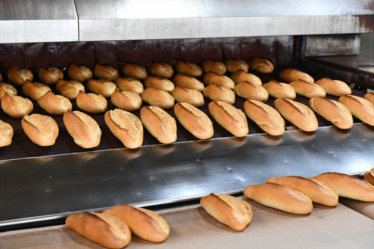 Ankara Halk Ekmek, un stokları bitene kadar ekmeğe zam yapmayacak
