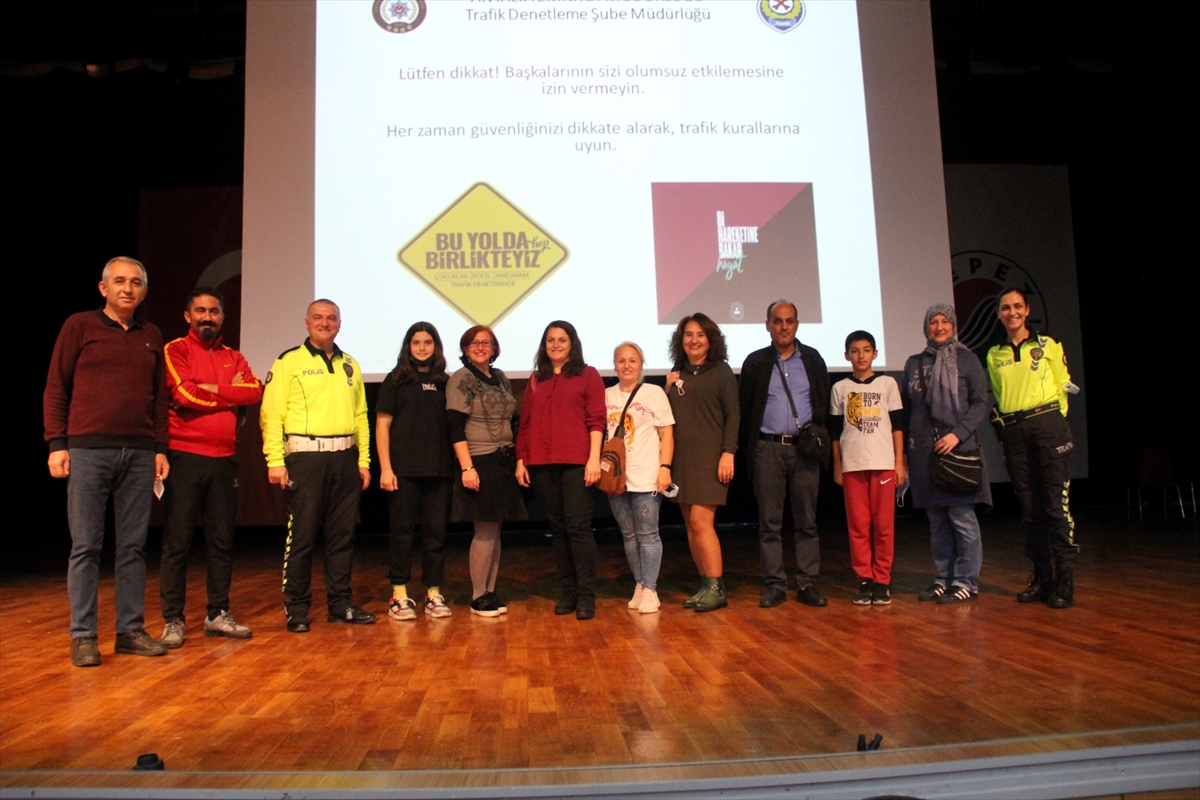 Antalya İl Emniyet Müdürlüğünce öğrencilere trafik eğitimi verildi