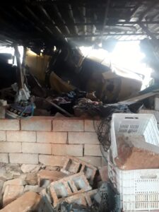 ANTALYA (AA) – Antalya'nın Alanya ilçesinde, otomobilin bahçeye devrilmesi sonucu