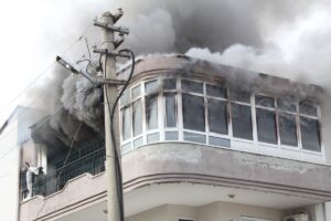 ANTALYA (AA) – Antalya'nın Serik ilçesinde evde çıkan yangın hasara