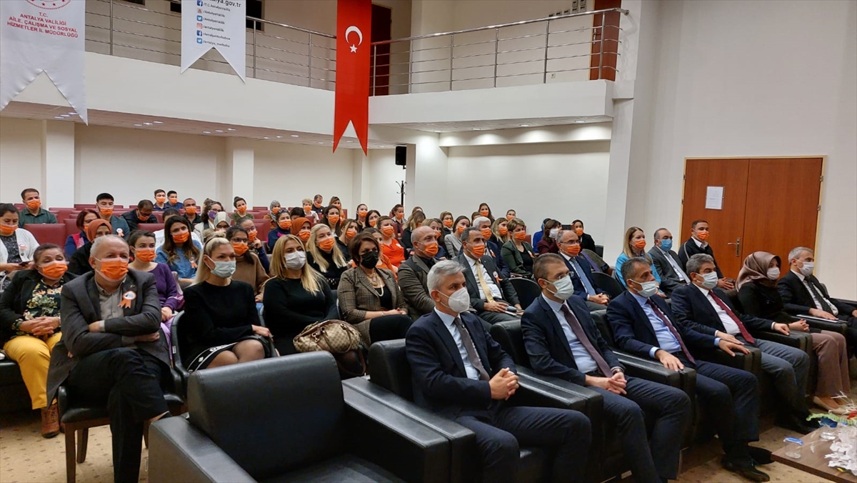 - Etkinlikte, bir kadını darbeden şüpheliye müdahale anları güvenlik kamerasınca