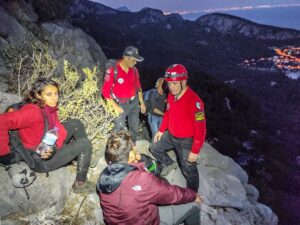 ANTALYA (AA) – Antalya'nın Kemer ilçesinde dağlık alandaki sarp kayalıklarda