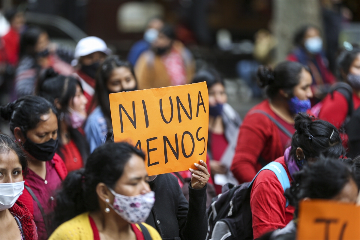 Arjantin'de binlerce kişi kadına yönelik şiddeti protesto etmek için yürüdü