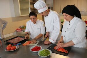 TİRAN (AA) – Arnavutluk'un başkenti Tiran'da yetim annelerine yönelik "Türkiye-Arnavutluk