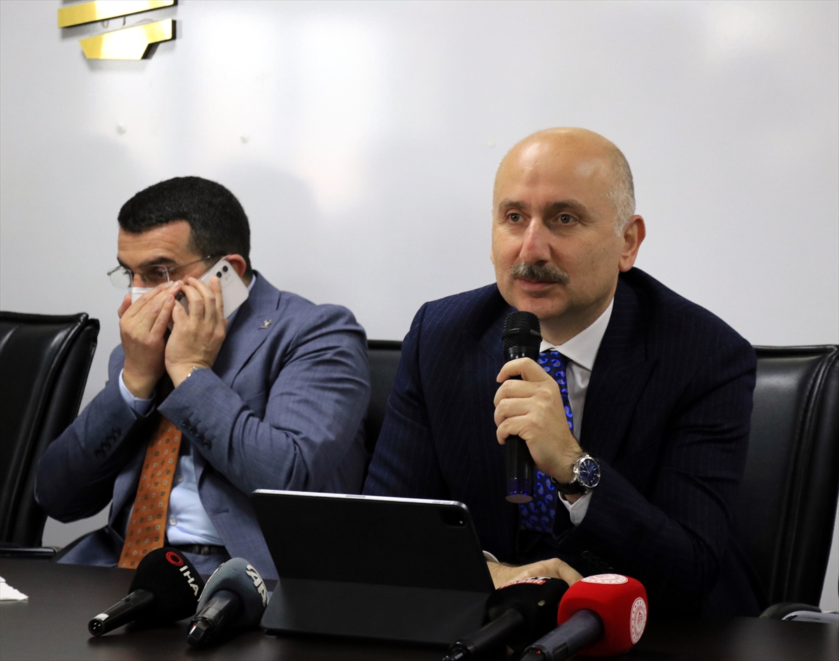 Bakan Karaismailoğlu AK Parti Kars İl Başkanlığını ziyaretinde konuştu: