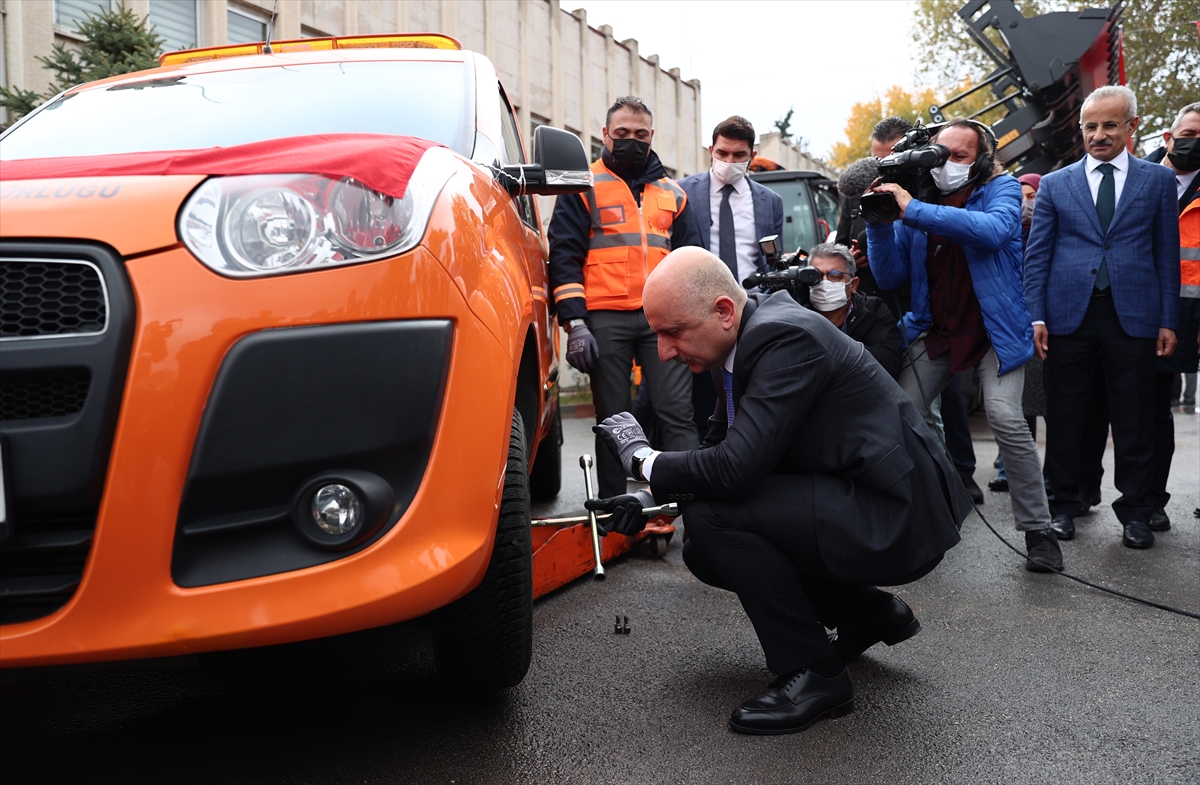 Bakan Karaismailoğlu KGM'nin yeni araçlarının hizmete alım töreninde konuştu: