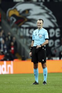 - Beşiktaş: 1 - Ajax: 0 (İlk yarı)