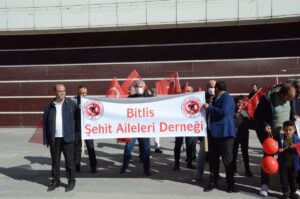 BİTLİS (AA) – Bitlis'te gaziler ve şehit aileleri, Bingöl'de şehidin