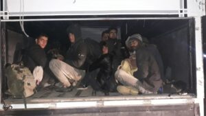 BİTLİS (AA) – Bitlis'te yol kontrol noktasından jandarmanın "dur" ihtarına